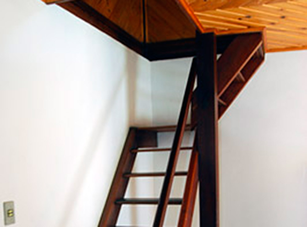 Escada 2º Andar - Chalé 9